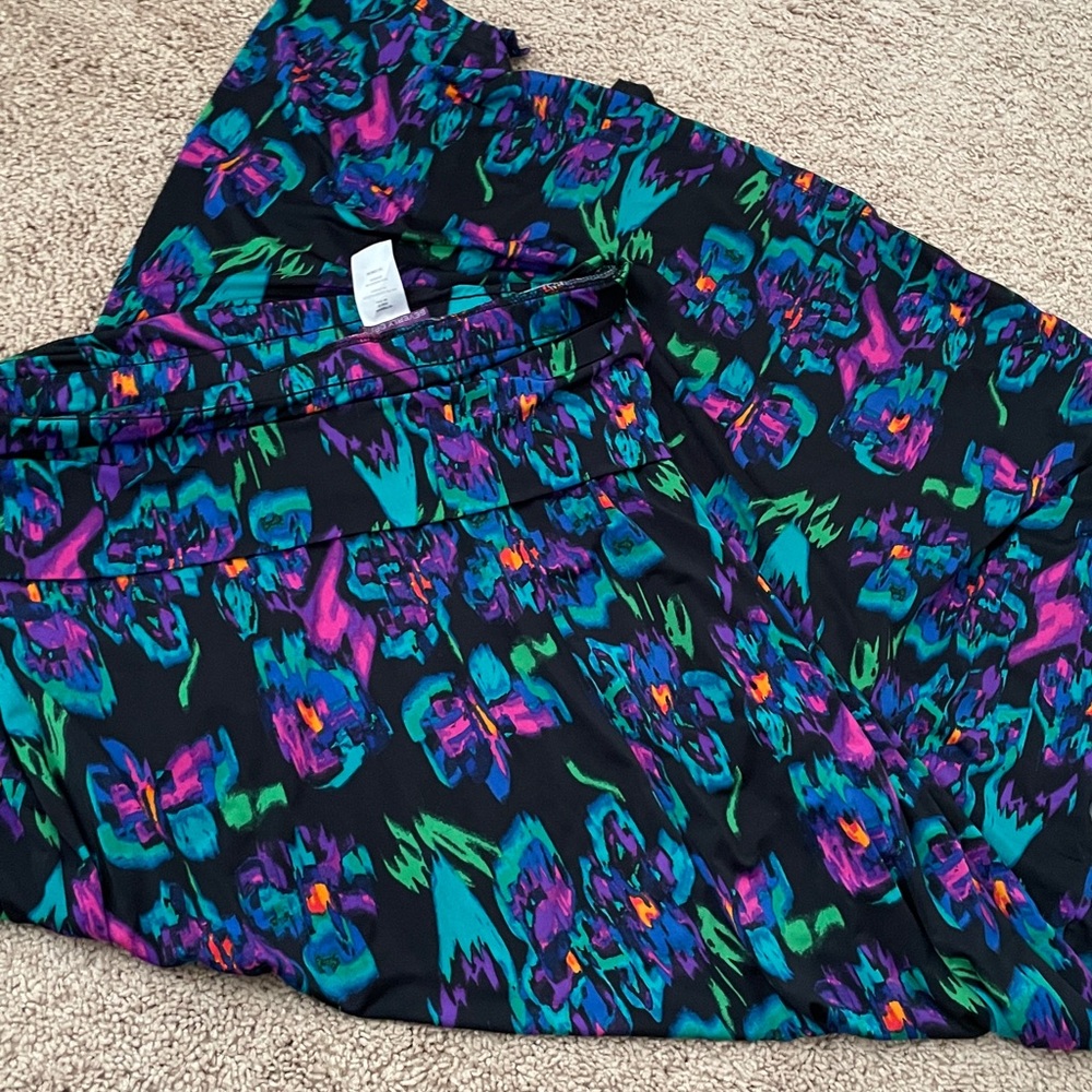 Beverly Drive 16-18 Colorful Skirt with Side Slits - Picture 4 of 5